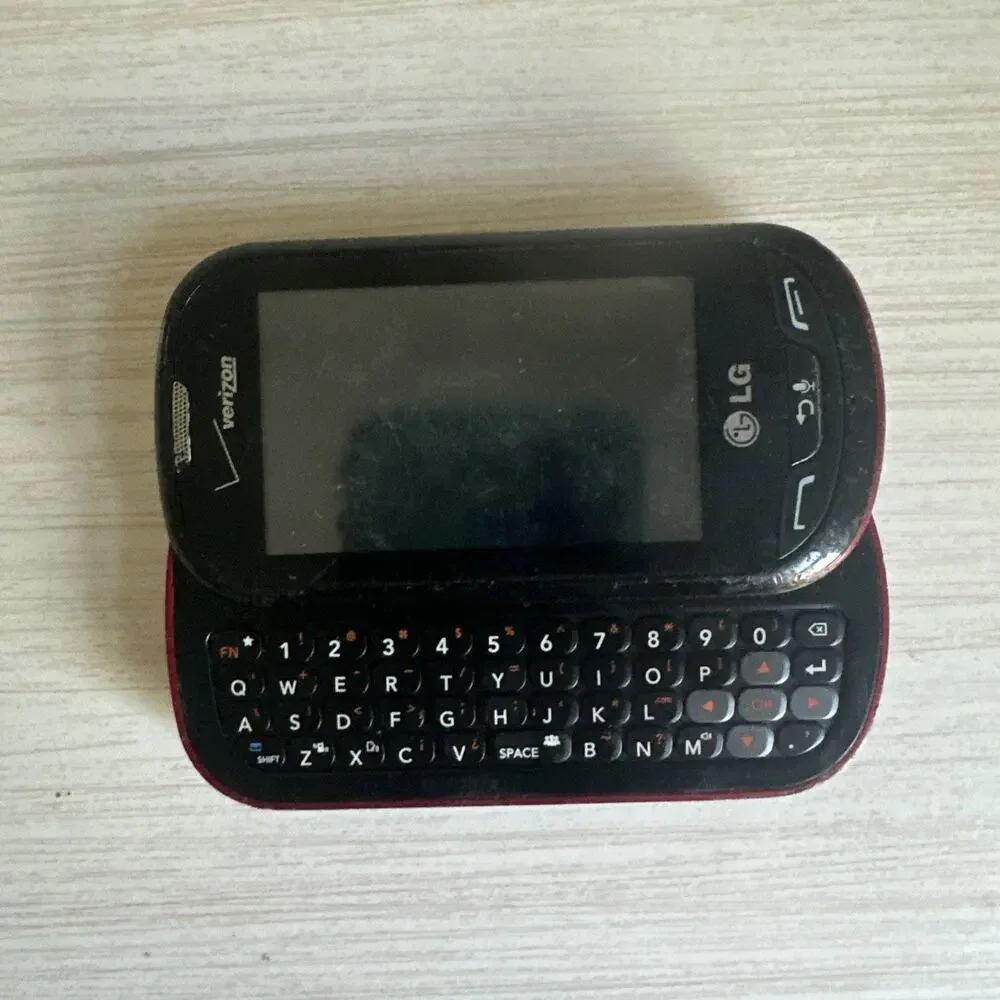 LG Extravert VN271 - Red (Verizon) Cellular Phone